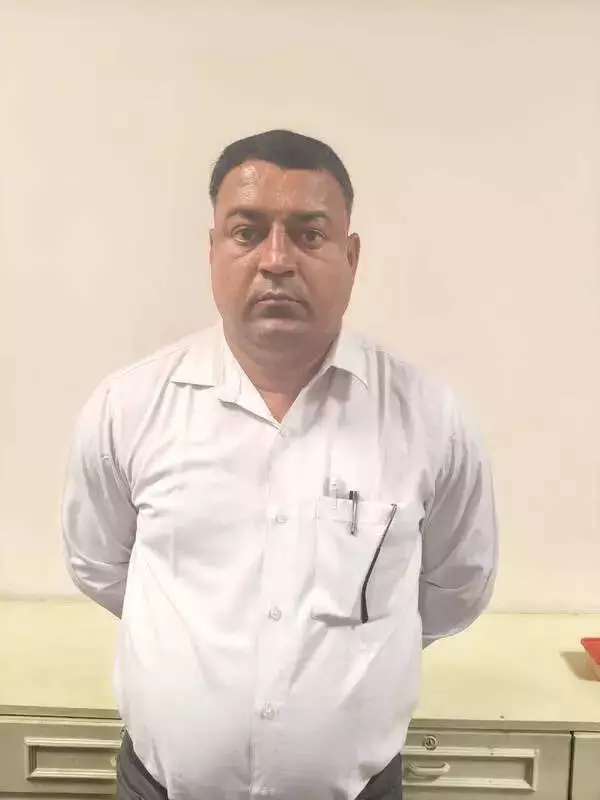 ACB Arrests Surat Fire Officer for Rs 1 Lakh Bribe, Another Official Nabbed