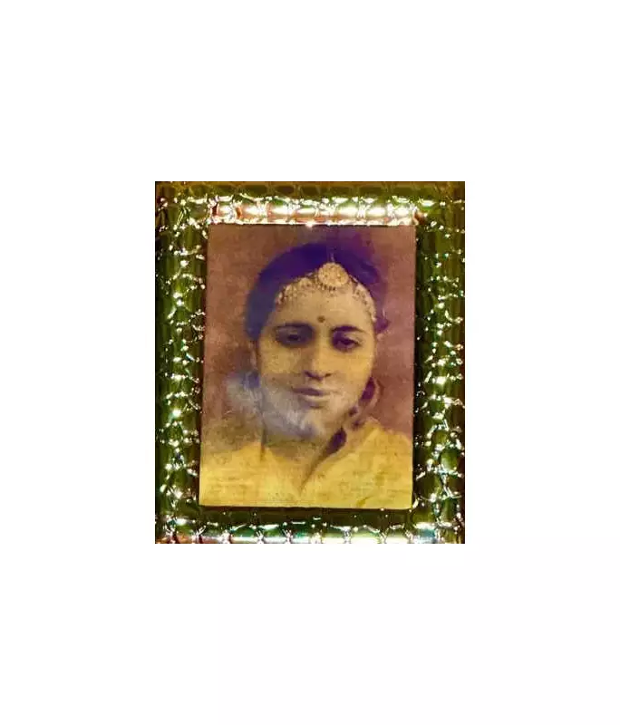 Amitabh Bachchan Remembers Mother Teji on 18th Death Anniversary