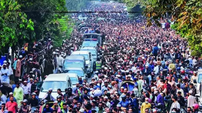 Bangladesh Buries Anti-India Activist Hadi, Yunus' Tribute Seen as Signal