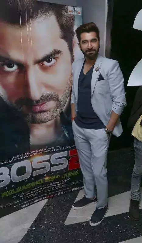 Bankura Fair Erupts in Chaos During Jeet's Show, Police Lathi-Charge