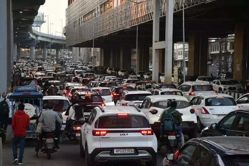 Bhopal Metro's First Week: Smooth Ride, Bumpy Last Mile Leaves Commuters Waiting