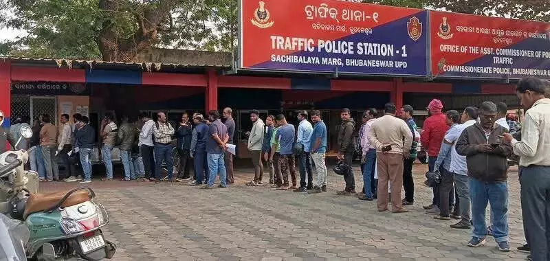 Bhubaneswar: E-Challan Portal Crash Forces Motorists to Take Leave, Queue for Hours