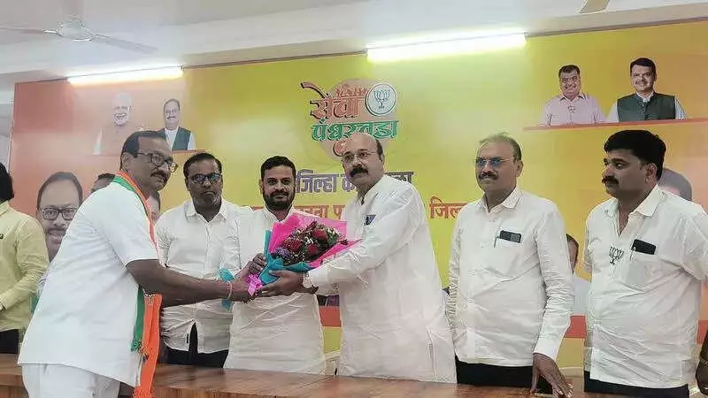 BJP Re-Inducts Rebel Harish Alimchandani in Akola, Sparks Internal Unease Before Civic Polls