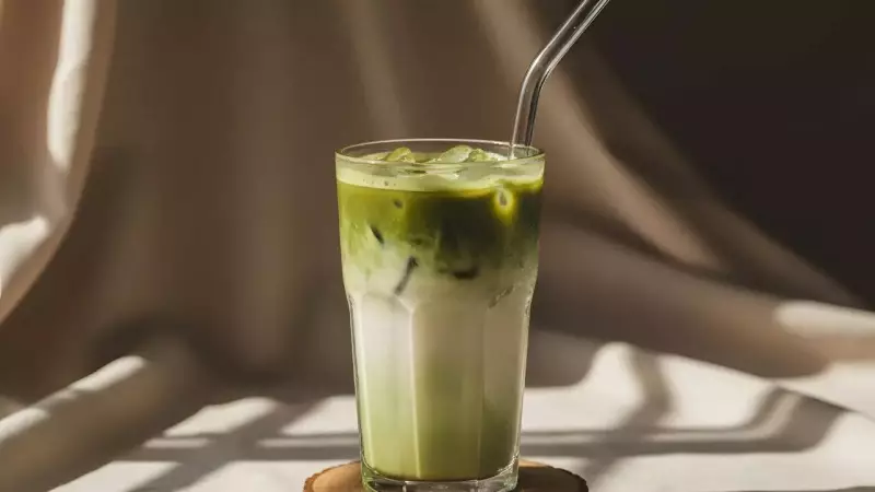 Blue Matcha vs Green Matcha: 5 Key Differences in Origin, Health & Taste