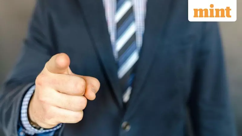 Boss's Angry 10 PM WhatsApp Rant: Employee Seeks Reddit Advice