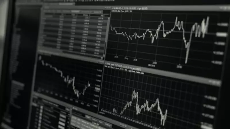 Canadian Dollar Holds Steady as Retail Sales Dip 0.2% in October