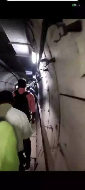 Chennai Metro Train Stalls in Tunnel: 25 Passengers Evacuated After Dual Battery Failure