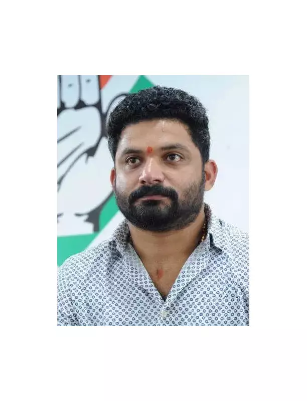 Congress Issues Show-Cause Notice After Rival Slogans at Mangaluru Airport