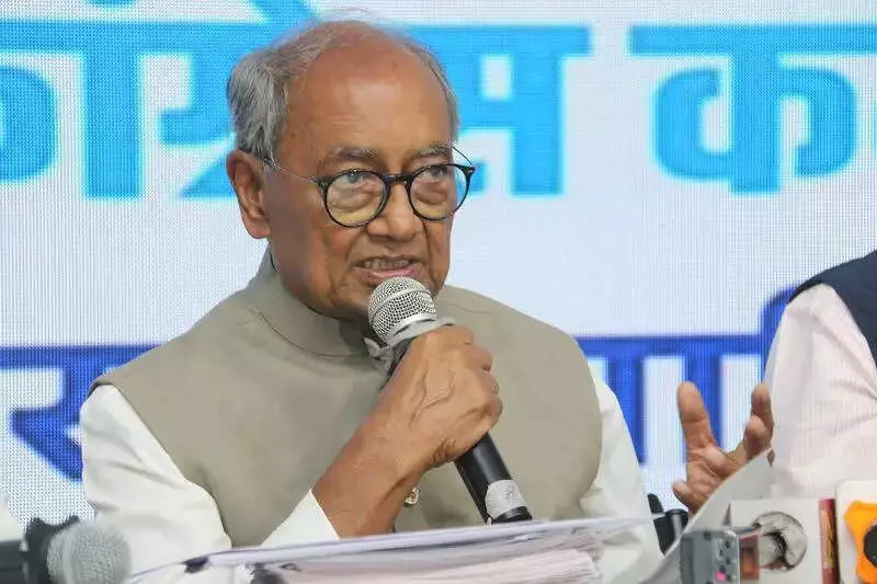 Congress MP Digvijay Singh Meets Uddhav Thackeray Amid BMC Solo Polls Plan