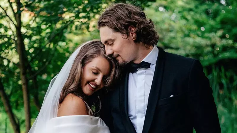 David Tomášek's $1.2M NHL Deal with Oilers Transforms Couple's Net Worth in 2025