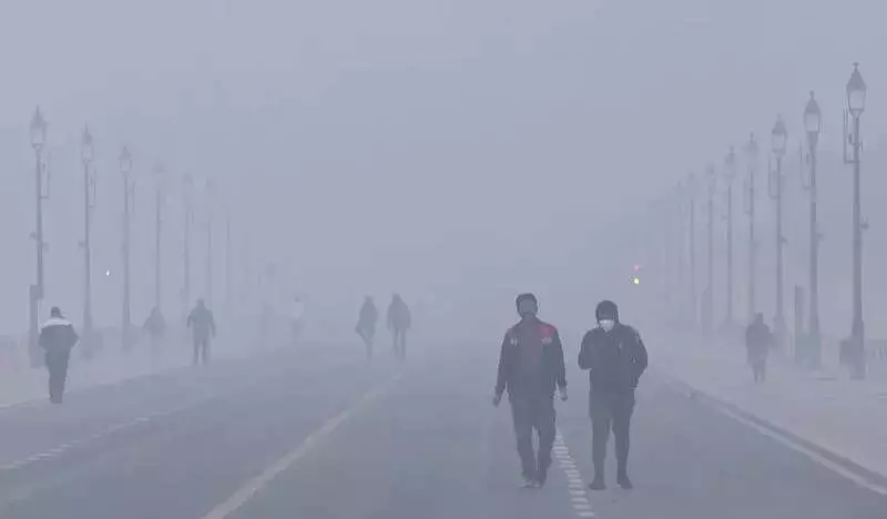 Delhi Air Pollution Forces Pharma Executive to Resign, Sparks Relocation Debate