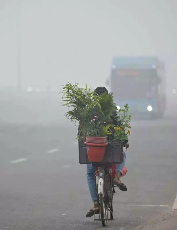 Delhi Air Quality Turns Severe Again: AQI Hits 418, 27 Stations in Red