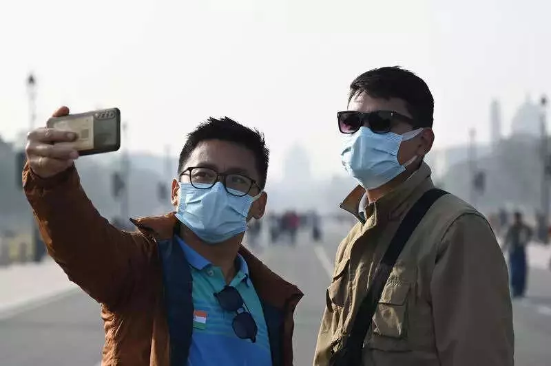 Delhi AQI Stays 'Very Poor' at 317, Marginal Relief in Cold Expected