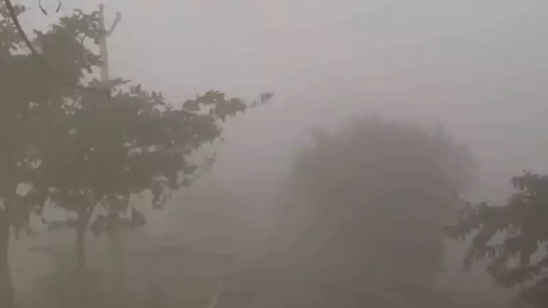 Delhi Chokes: Dense Fog and Severe AQI Above 400 Cripple Capital