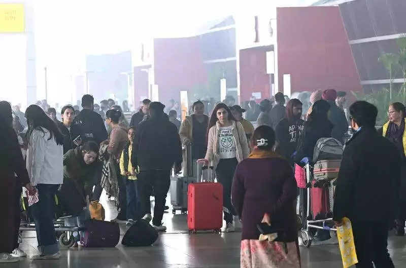 Delhi Fog Chaos: 500+ Flights Delayed, Passengers Stranded at IGI Airport