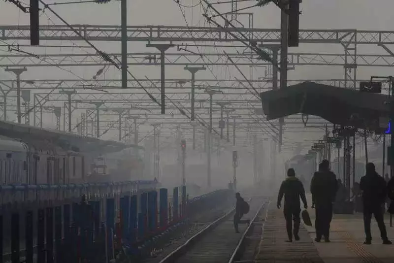 Dense Fog Disrupts Chandigarh: 6 Flights Cancelled, 28 Delayed, Trains Hit