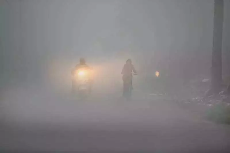 Dense Fog Disrupts North India: 11 Flights Cancelled, Trains Delayed in Chandigarh