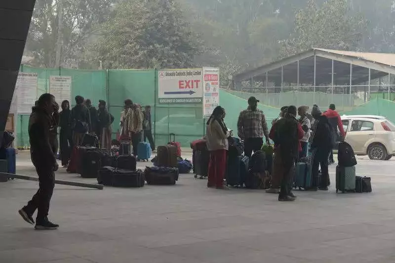 Dense Fog Disrupts Rail Traffic: 2 Trains Cancelled, Delays Up to 11 Hours in Chandigarh