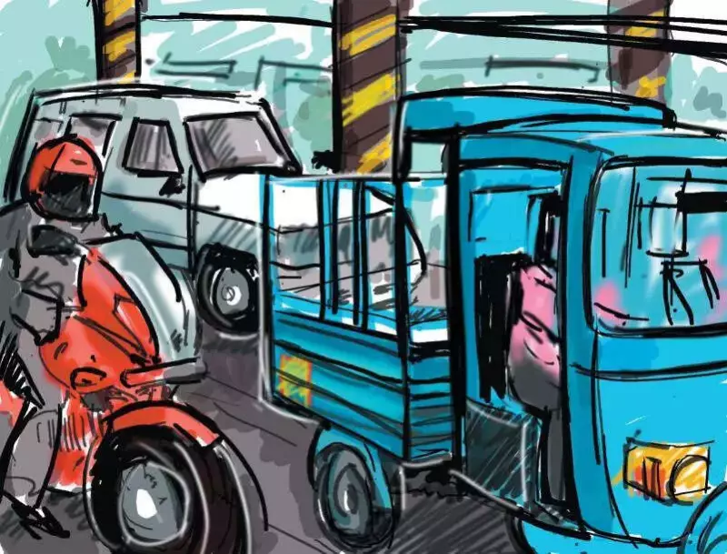 Dense Fog Leads to Severe Car-Truck Collision in Ratlam, 3 Injured