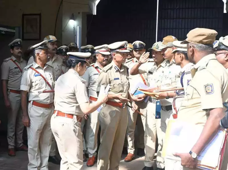 DGP Alok Kumar Inspects Overcrowded Mangaluru Prison, Stresses on AI Surveillance