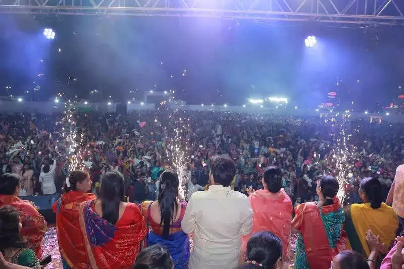 From Paithanis to Phuket: Pune Civic Polls See Unprecedented Voter Lure