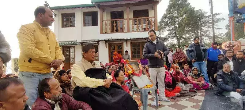 Harish Rawat Stages Protest in Mussoorie, Demands Fair Relocation for Mall Road Vendors