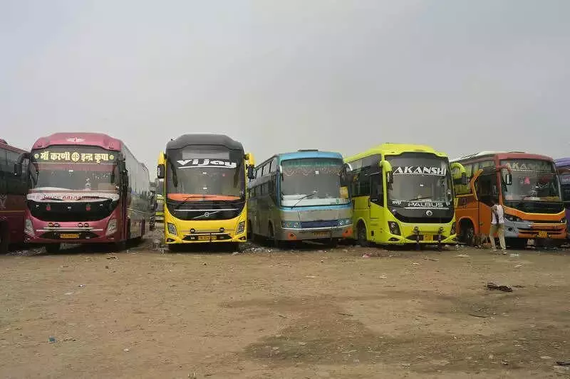 Jaipur Bus Operators Protest Challans for Luggage Carriers, Cite State Rules