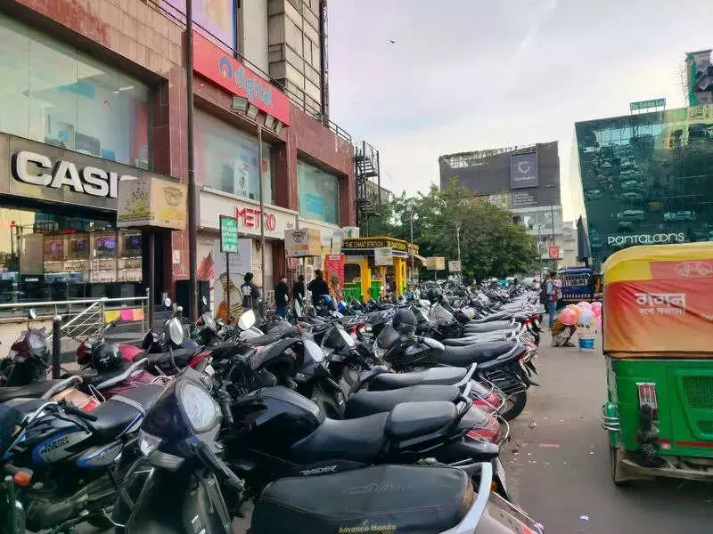 Jaipur's GT Market Parking Chaos: New Fees Ignored, Visitors Confused