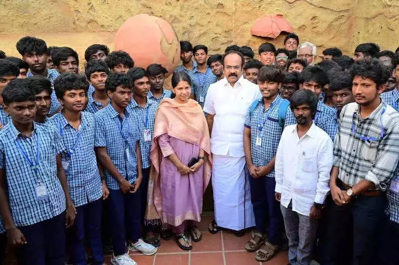 Kanimozhi Addresses CM's Debate Absence, Leads Students to Keeladi Museum