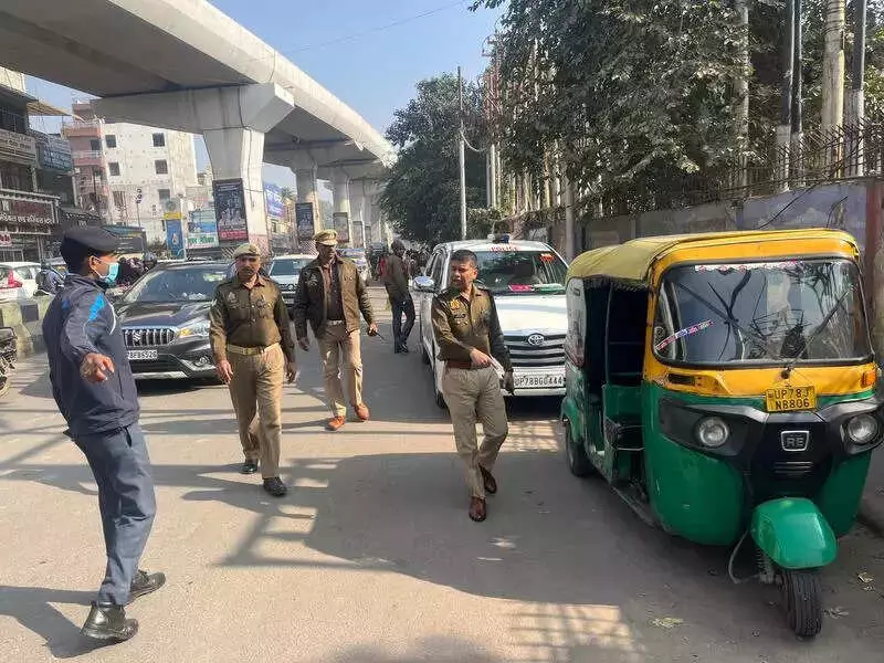 Kanpur DCP Traffic Inspects Key Roads, Focuses on Accident-Prone Zones