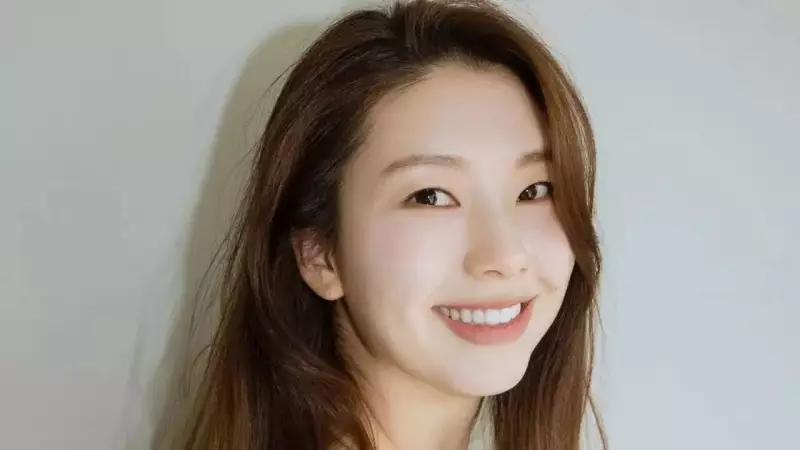 Kim Jin Kyung Announces Pregnancy at SBS Awards, Takes Break from Soccer