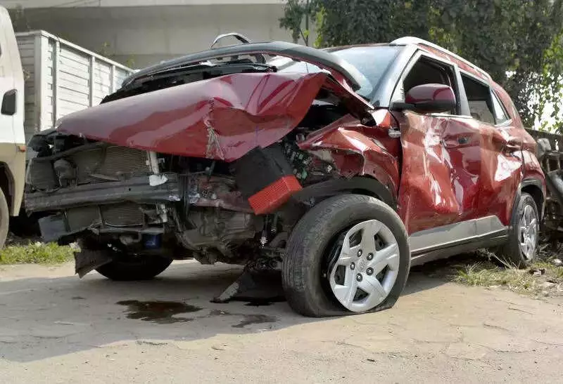 Kolkata Accident: Sarsuna Couple Critically Injured on Maa Flyover Near Science City