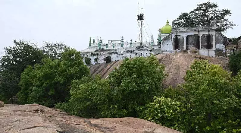 Madurai Hill Dispute: Wakf Board Claims Stone Pillar on Dargah Land
