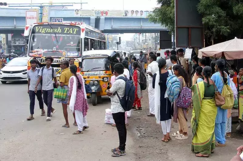 Madurai's Kalavasal Junction: Defying Orders, Public Makes Bakery a Bus Stop