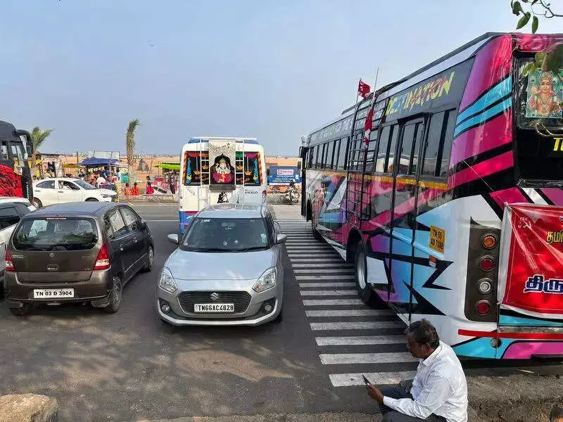Marina Beach Parking Chaos: 500 Cars Jam 150-Slot Area, GCC Plans AI Fix