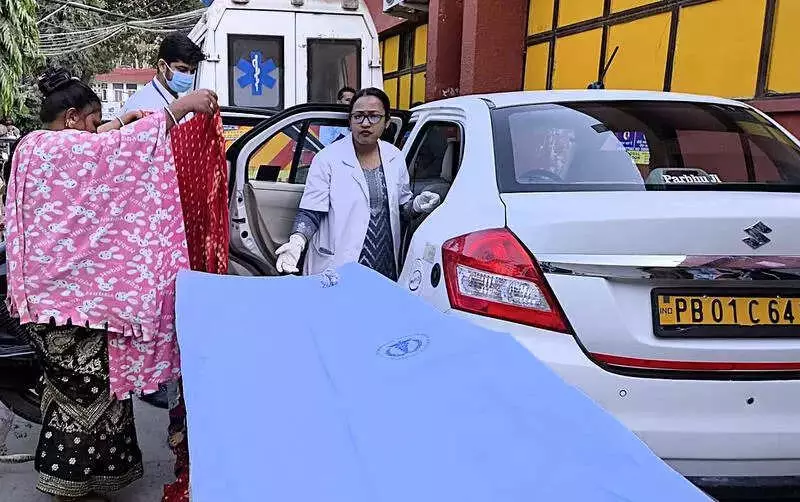 Miracle on Ghaggar Bridge: Woman Delivers Baby in Taxi During Traffic Jam