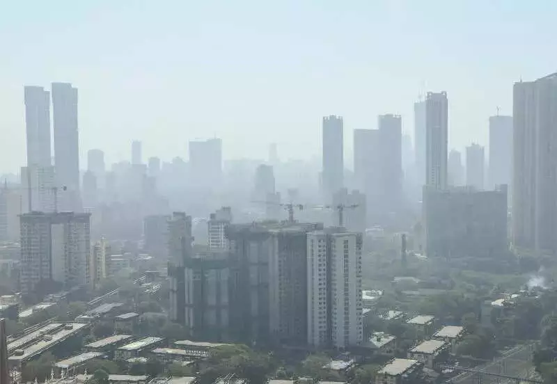 Mumbai Air Quality Plummets to AQI 136 Amid Cooling Temperatures