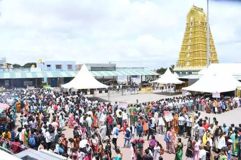 Mysuru DC Orders Major Arrangements for New Year Rush at Chamundi Hill