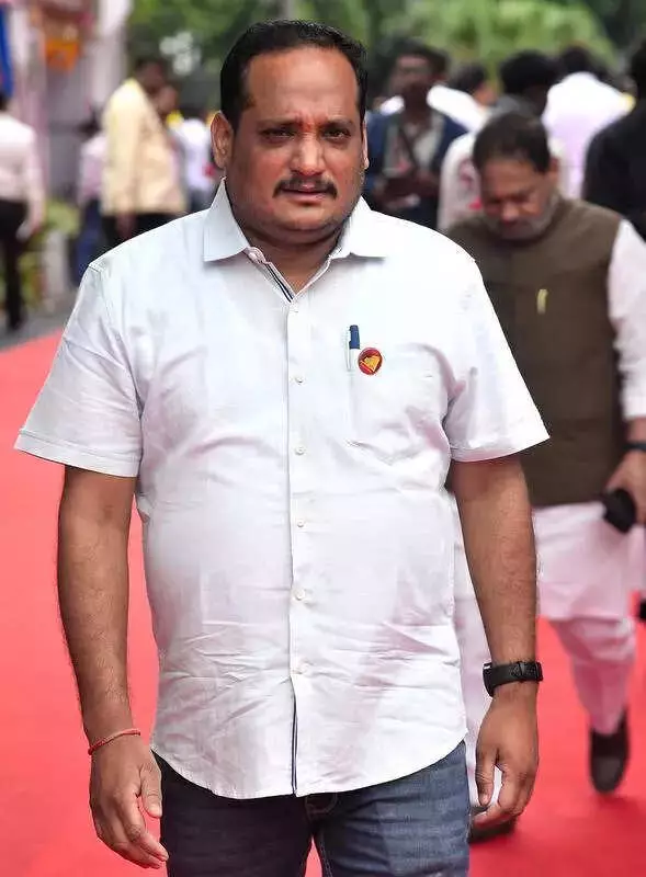 Nagpur MLA Pravin Datke Leads Protest Against OCW's Inflated Water Bills