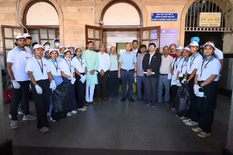 Nagpur Railway Station Hosts 2-Day Cleanliness Drive by GDKF