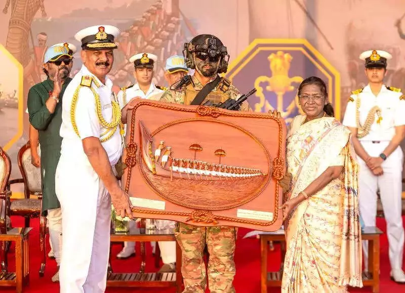 Navy Day Spectacle at Thiruvananthapuram: INS Vikrant, MARCOS Dazzle Crowds