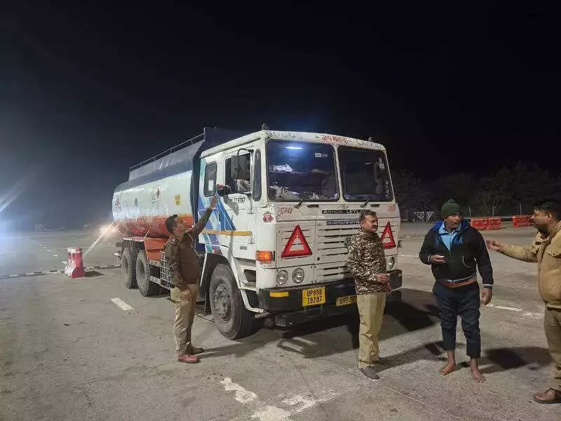 Noida Police Intensifies Expressway Safety Checks After Fatal Fog Accidents