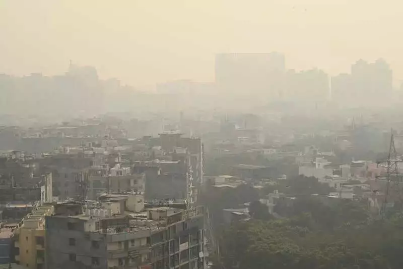 Noida Sees Coldest Morning at 5.6°C, AQI Shows Marginal Improvement
