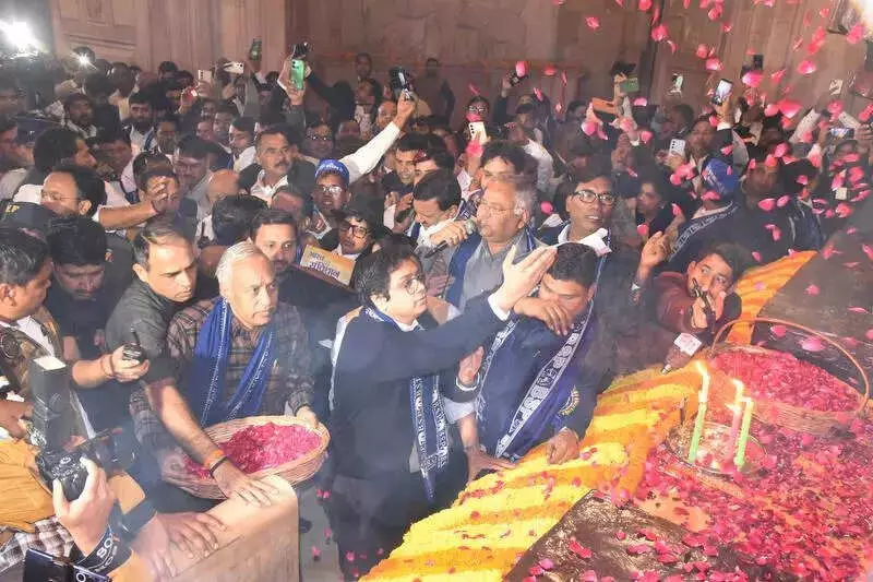 Noida Traffic Snarls on Ambedkar Death Anniversary, 10,000 Visit Memorial