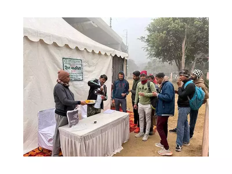 Noida's Night Angels: Citizens Battle Winter Cold with Blankets, Tea & Compassion