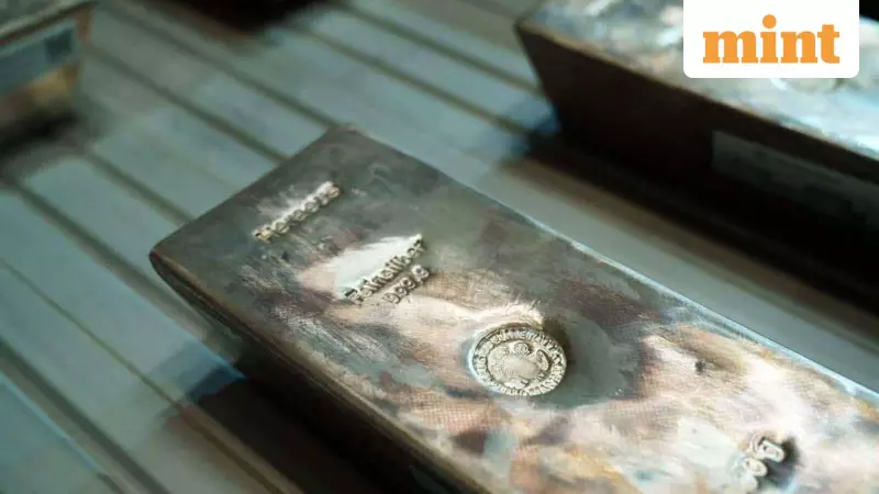 Platinum Hits Record $2,378, Up 162% in 2025 on Safe-Haven Rush