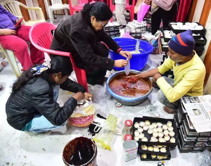 Prayagraj's Bakeries Burst with Festive Cheer as Plum Cake Reigns Supreme