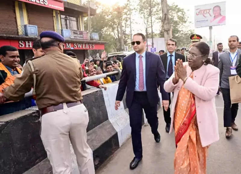 President Murmu Breaks Protocol in Jamshedpur, Greets Crowd for 15 Minutes