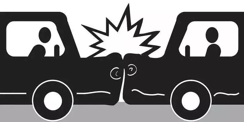 Pune Autorickshaw Driver Flees After Wrong-Side Crash Injures Woman