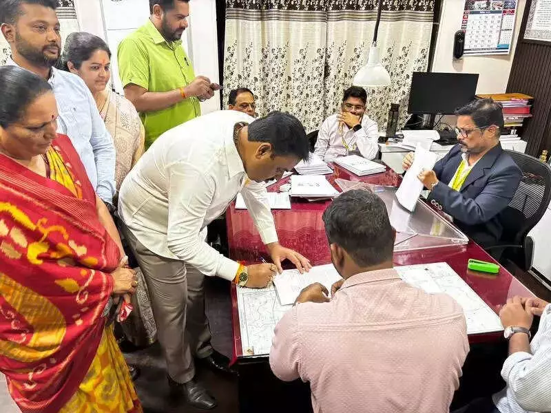 Pune Civic Polls: Last-Day Nomination Rush Expected as Parties Delay Announcements